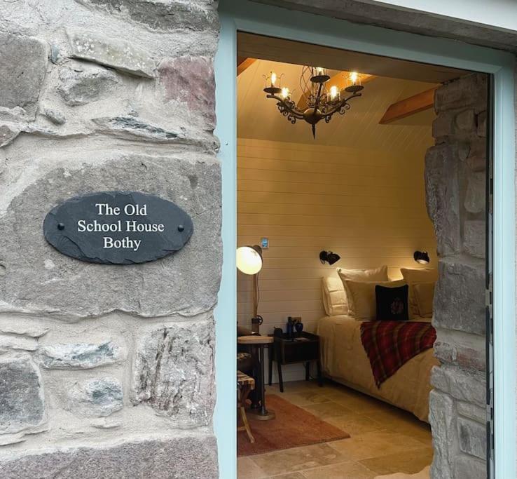 Charming Stone Bothy At Loch Lomond Holiday home