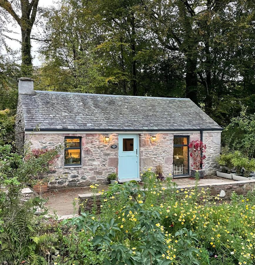 Charming Stone Bothy At Loch Lomond Ferienhaus