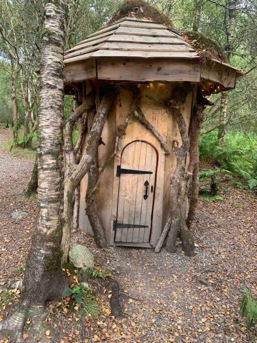 Charming Stone Bothy At Loch Lomond