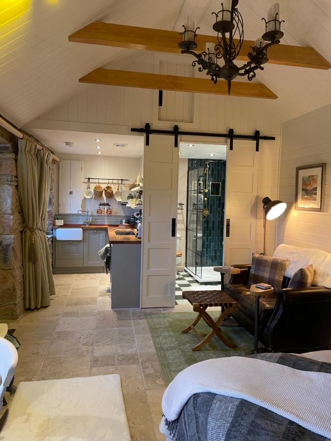 Charming Stone Bothy At Loch Lomond Holiday home *