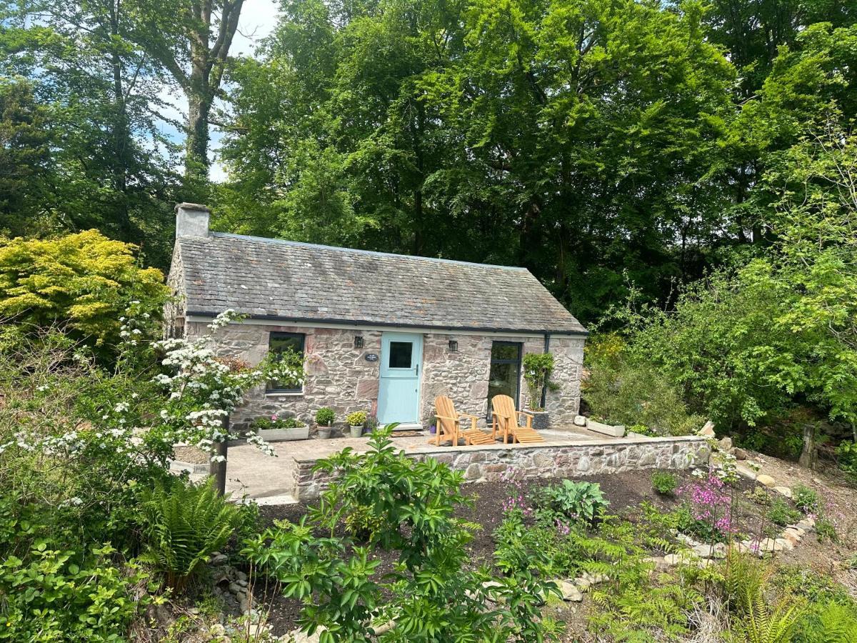 Charming Stone Bothy At Loch Lomond *